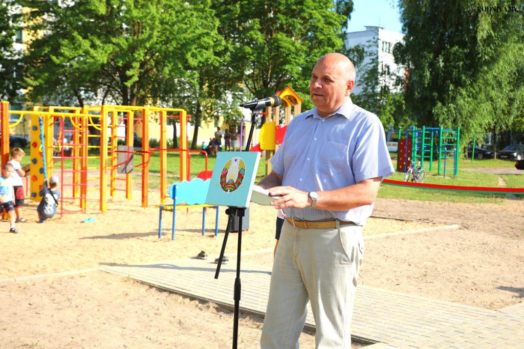 В Климовичах построили детскую игровую площадку