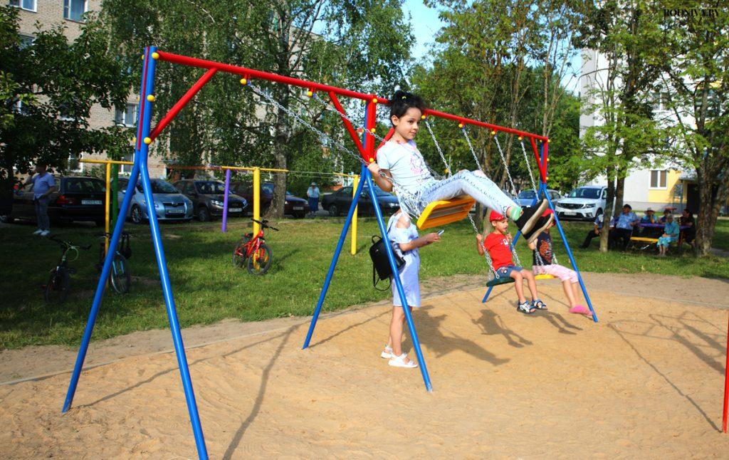 В Климовичах построили детскую игровую площадку