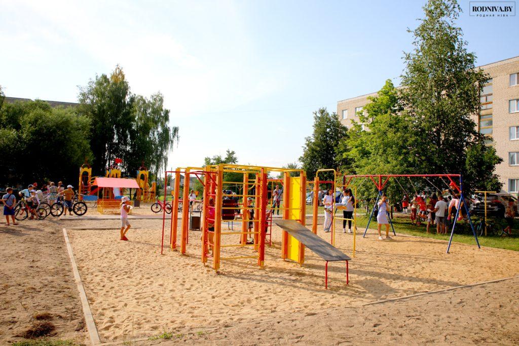 В Климовичах построили детскую игровую площадку