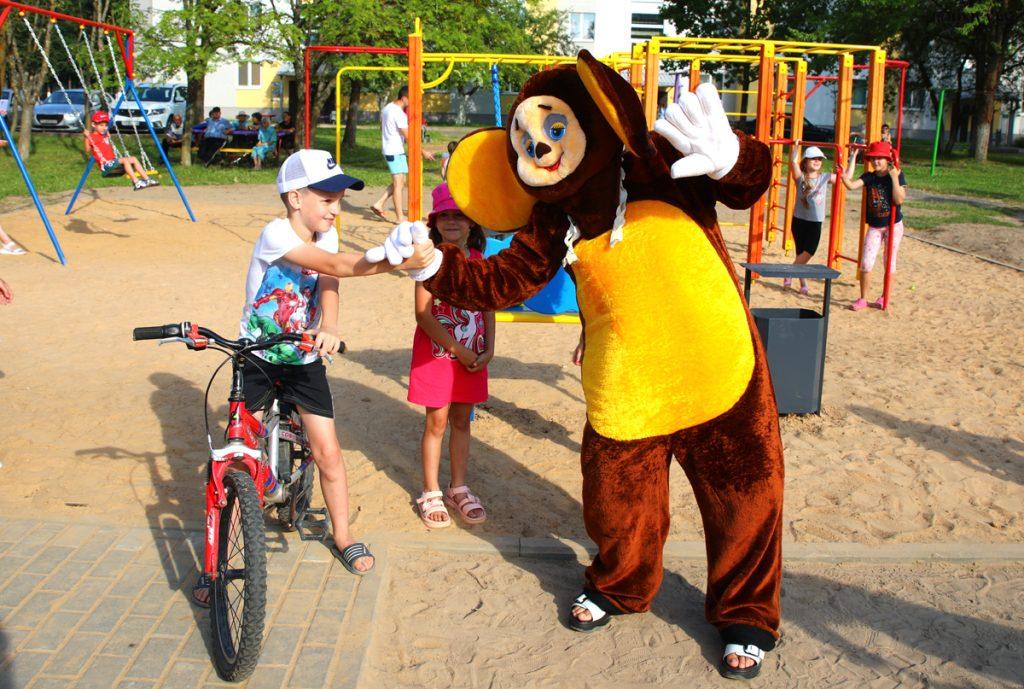 В Климовичах построили детскую игровую площадку