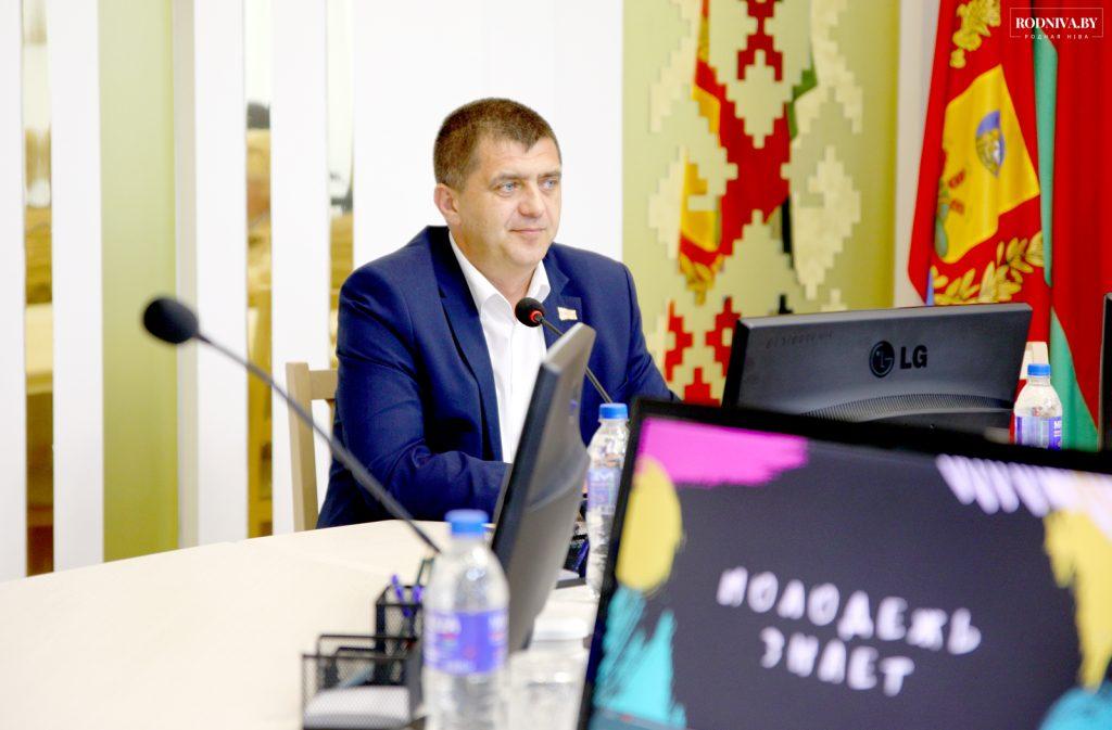 Председатель Климовичского райисполкома Дмитрий Хайновский встретился с молодыми специалистами