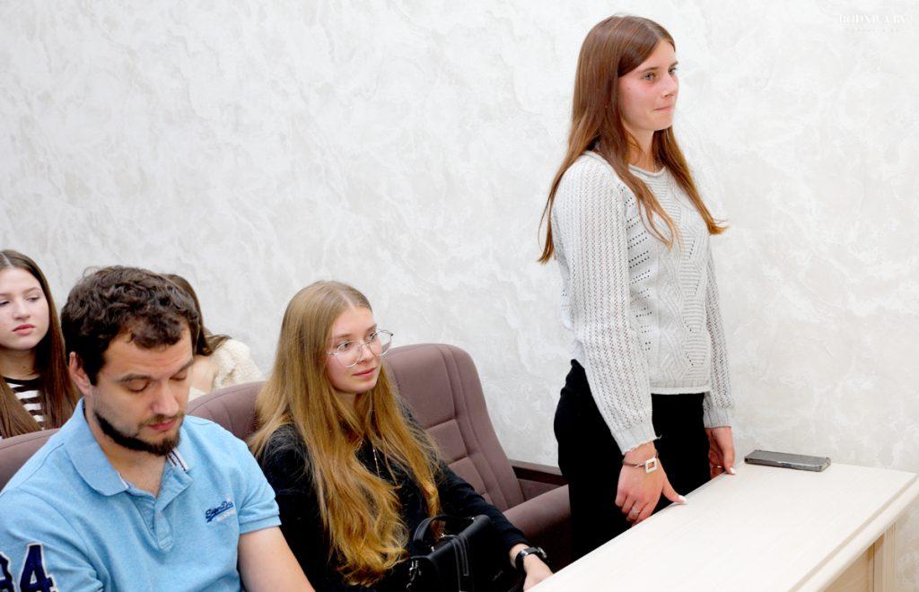 Председатель Климовичского райисполкома Дмитрий Хайновский встретился с молодыми специалистами