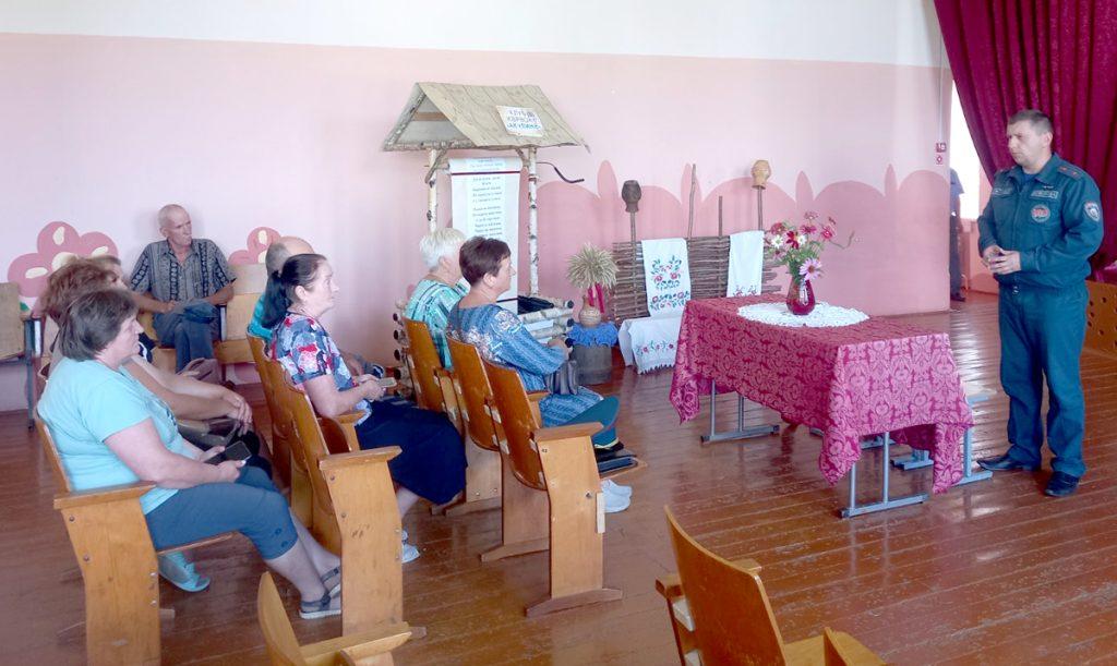 Как вместе противостоять стихии, обсудили на встречах с жителями Климовичского района