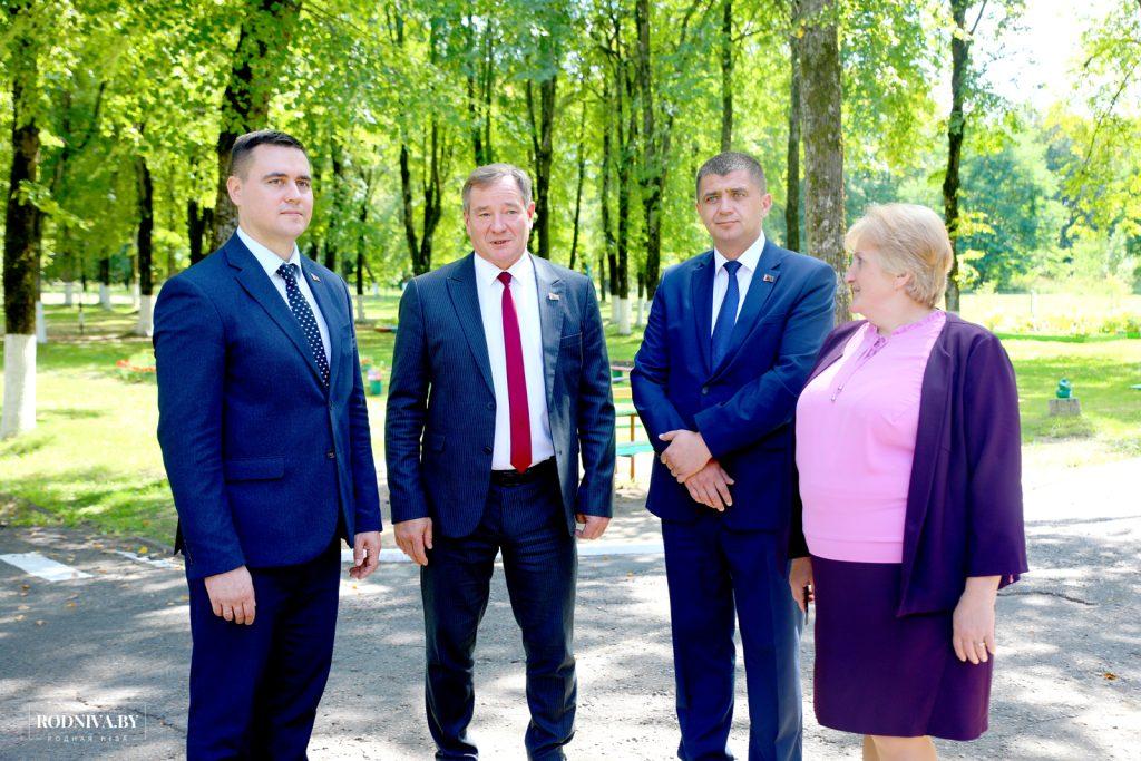 Министр образования Республики Беларусь Андрей Иванец посетил с рабочей поездкой Климовщину