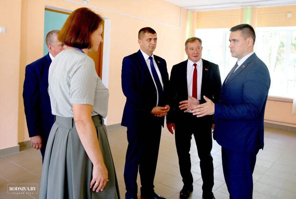 Министр образования Республики Беларусь Андрей Иванец посетил с рабочей поездкой Климовщину