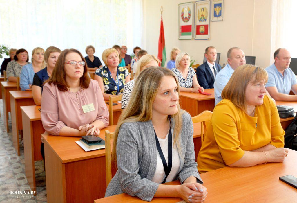 Министр образования Республики Беларусь Андрей Иванец посетил с рабочей поездкой Климовщину