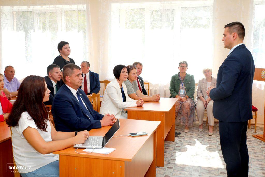 Министр образования Республики Беларусь Андрей Иванец посетил с рабочей поездкой Климовщину