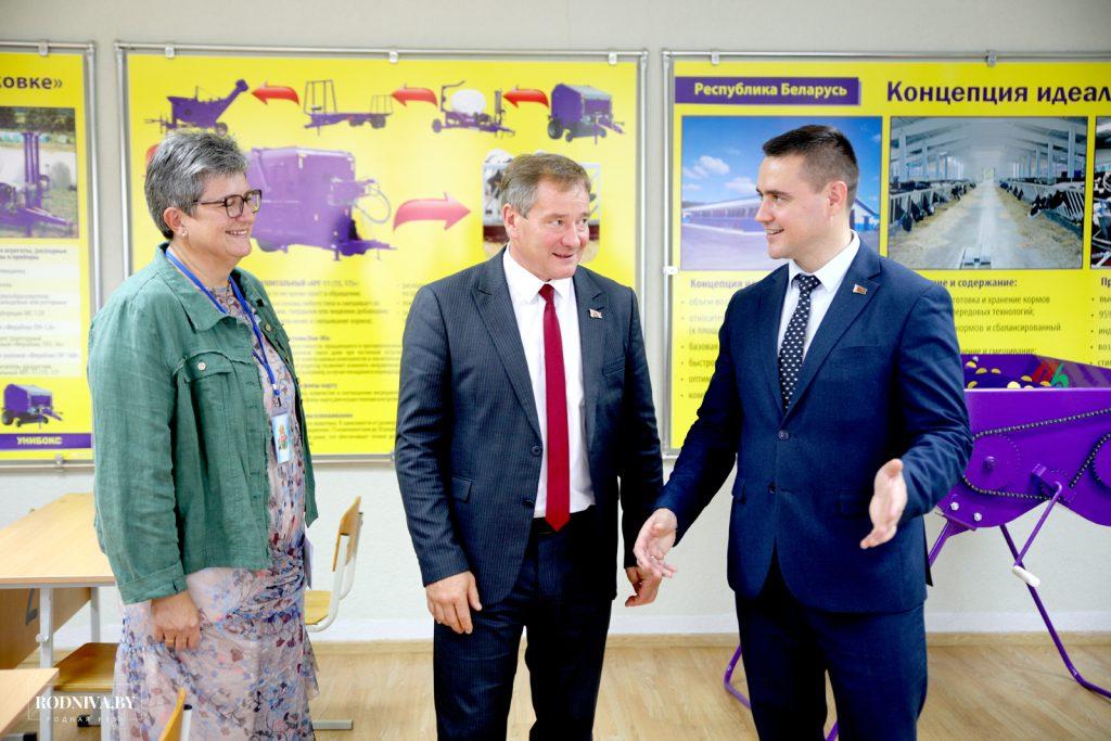 Министр образования Республики Беларусь Андрей Иванец посетил с рабочей поездкой Климовщину