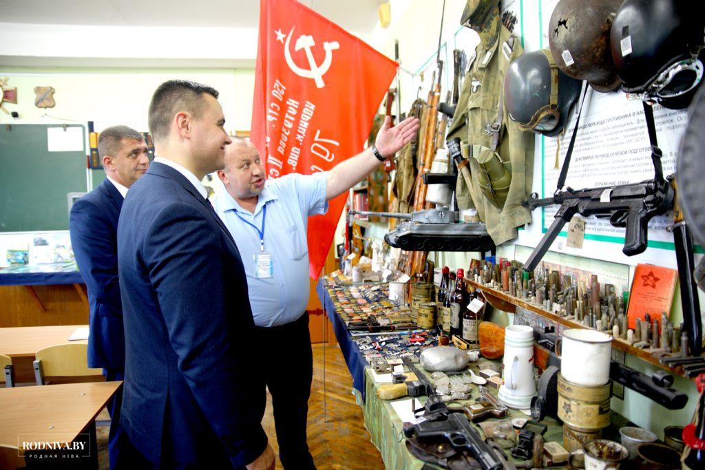 Министр образования Республики Беларусь Андрей Иванец посетил с рабочей поездкой Климовщину