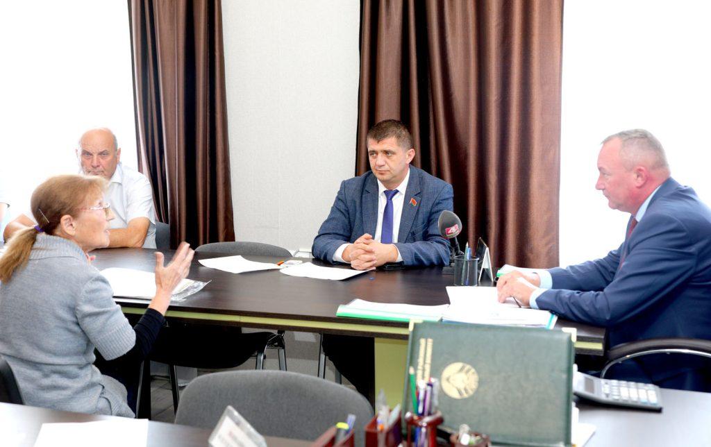 Помощник Президента — инспектор по Могилевской области Леонид Мартынюк посетил с рабочей поездкой Климовщину