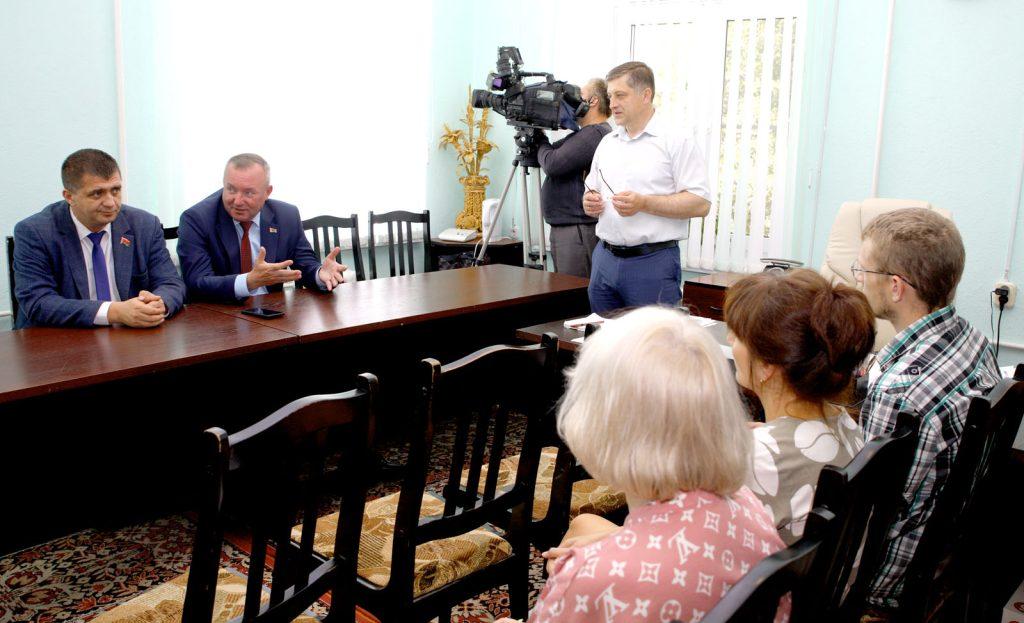 Помощник Президента — инспектор по Могилевской области Леонид Мартынюк посетил с рабочей поездкой Климовщину