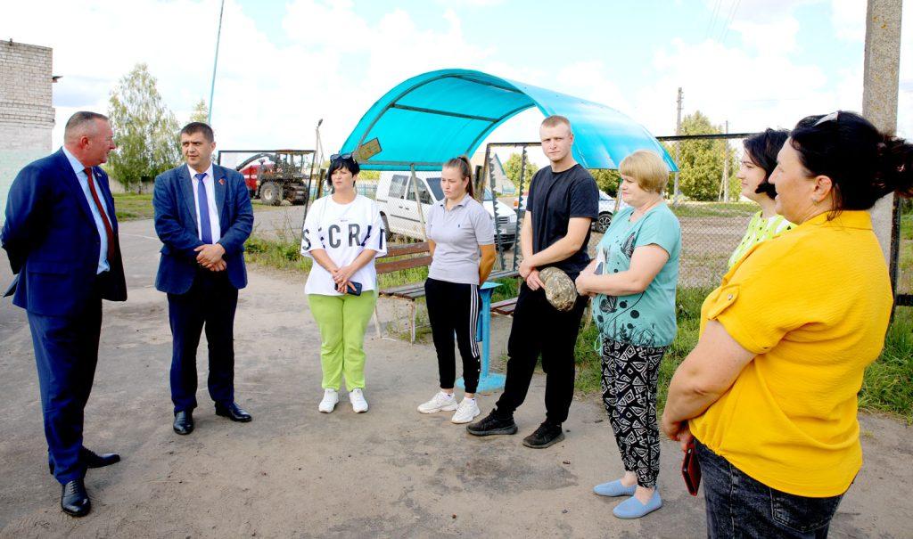 Помощник Президента — инспектор по Могилевской области Леонид Мартынюк посетил с рабочей поездкой Климовщину