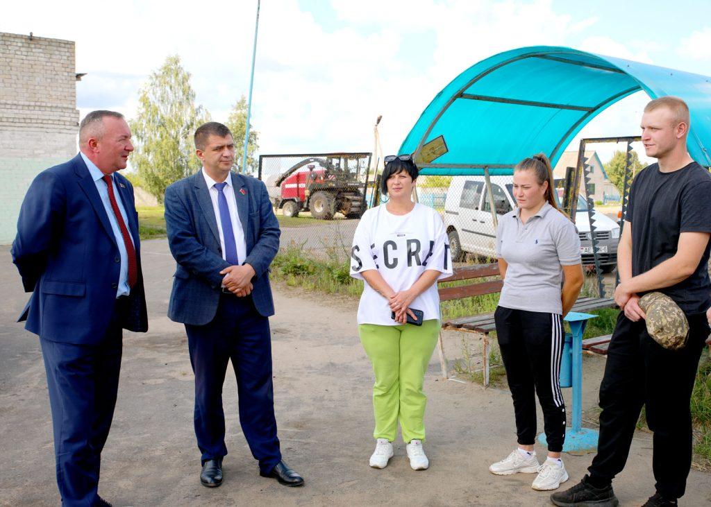 Помощник Президента — инспектор по Могилевской области Леонид Мартынюк посетил с рабочей поездкой Климовщину