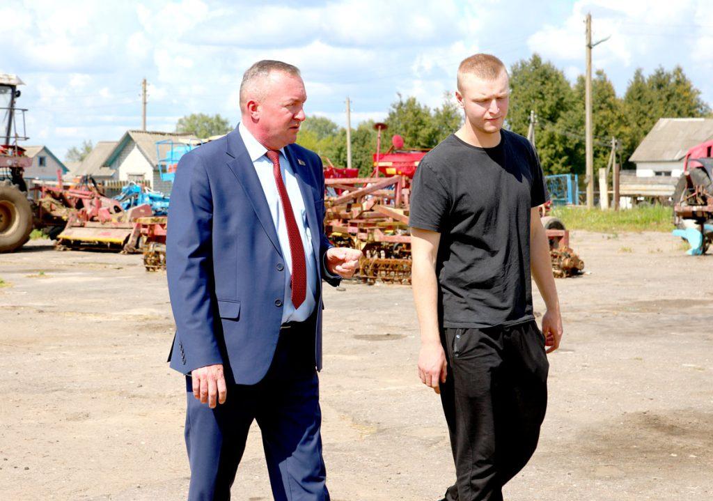 Помощник Президента — инспектор по Могилевской области Леонид Мартынюк посетил с рабочей поездкой Климовщину