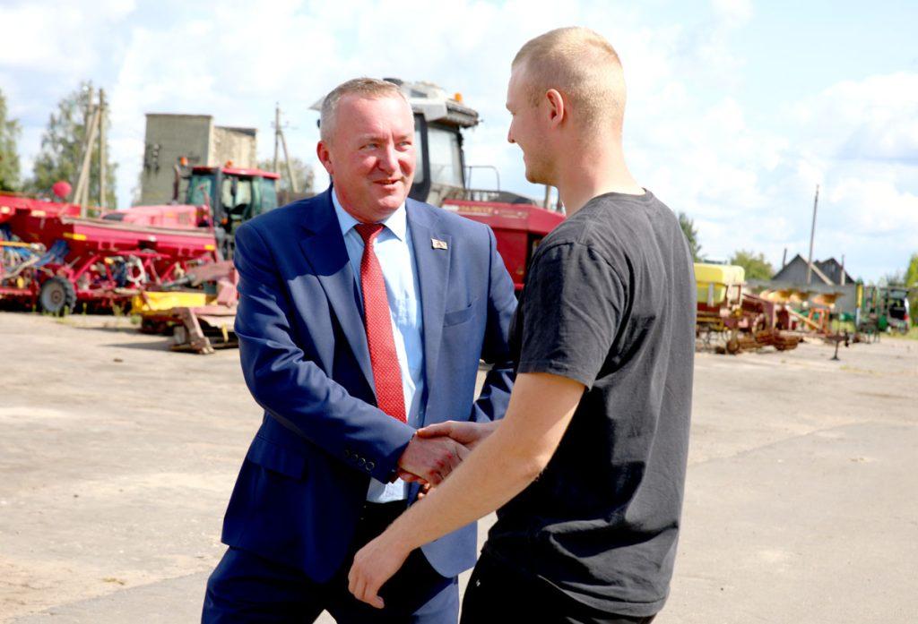 Помощник Президента — инспектор по Могилевской области Леонид Мартынюк посетил с рабочей поездкой Климовщину