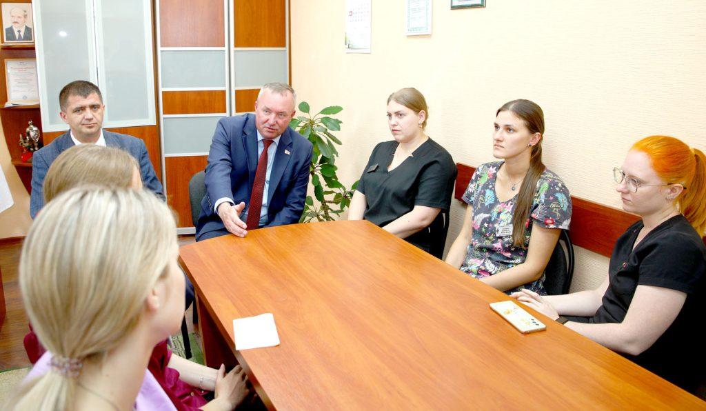 Помощник Президента — инспектор по Могилевской области Леонид Мартынюк посетил с рабочей поездкой Климовщину