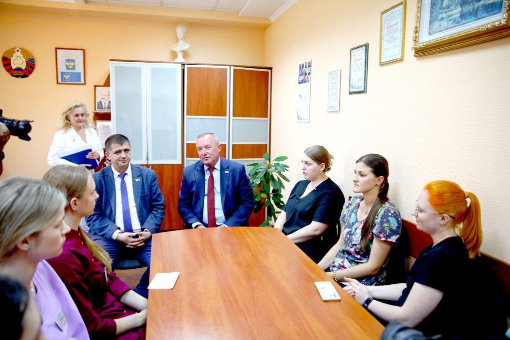 Помощник Президента — инспектор по Могилевской области Леонид Мартынюк посетил с рабочей поездкой Климовщину