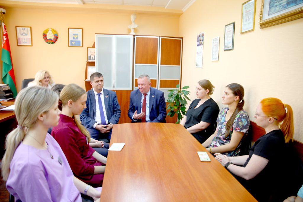 Помощник Президента — инспектор по Могилевской области Леонид Мартынюк посетил с рабочей поездкой Климовщину