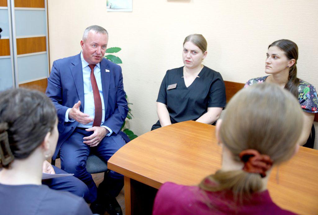 Помощник Президента — инспектор по Могилевской области Леонид Мартынюк посетил с рабочей поездкой Климовщину