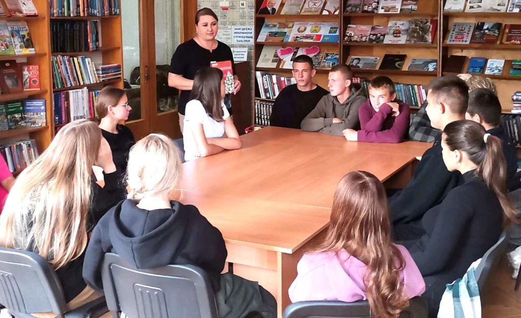 С учащимися трудового лагеря провели исторический экскурс «Климовщина в годы Великой Отечественной войны»