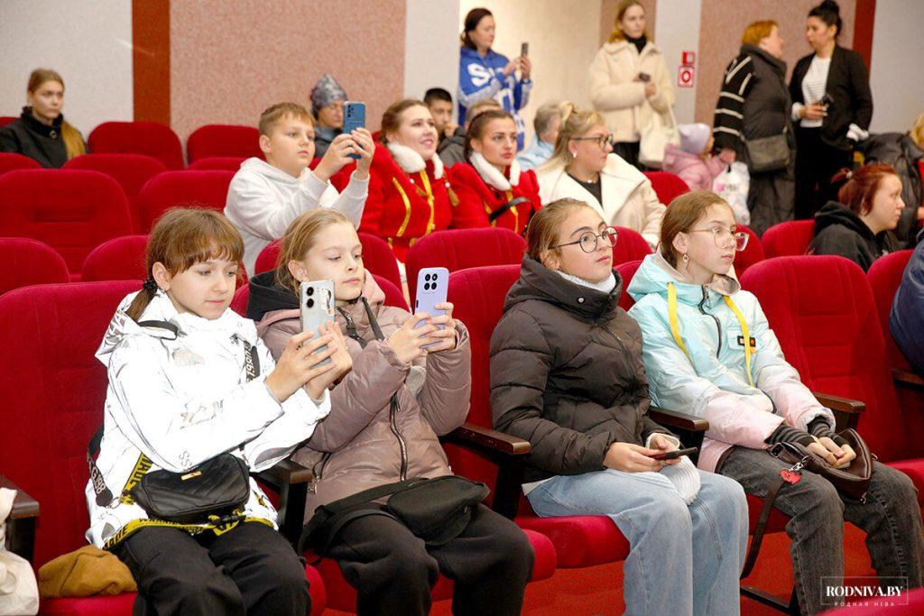 Солисты участвуют в конкурсном прослушивании на фестивале «Золотая пчелка» в Климовичах