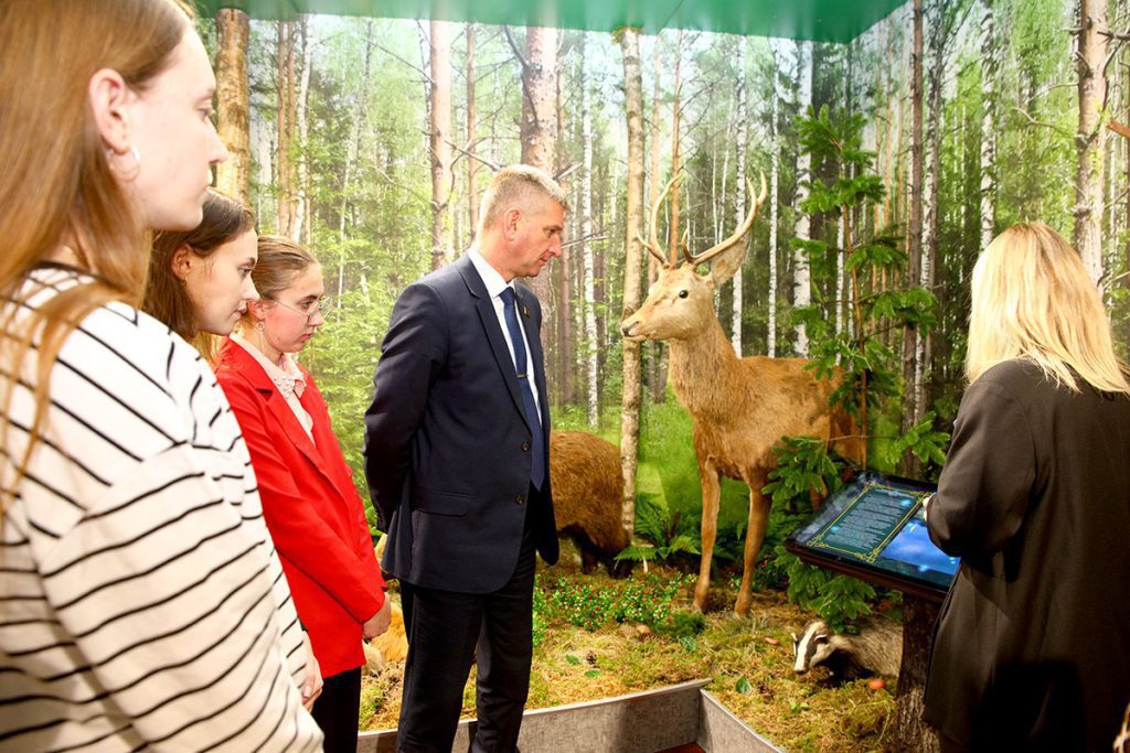 Глава района Виктор Пугач встретился с молодыми специалистами Климовщины