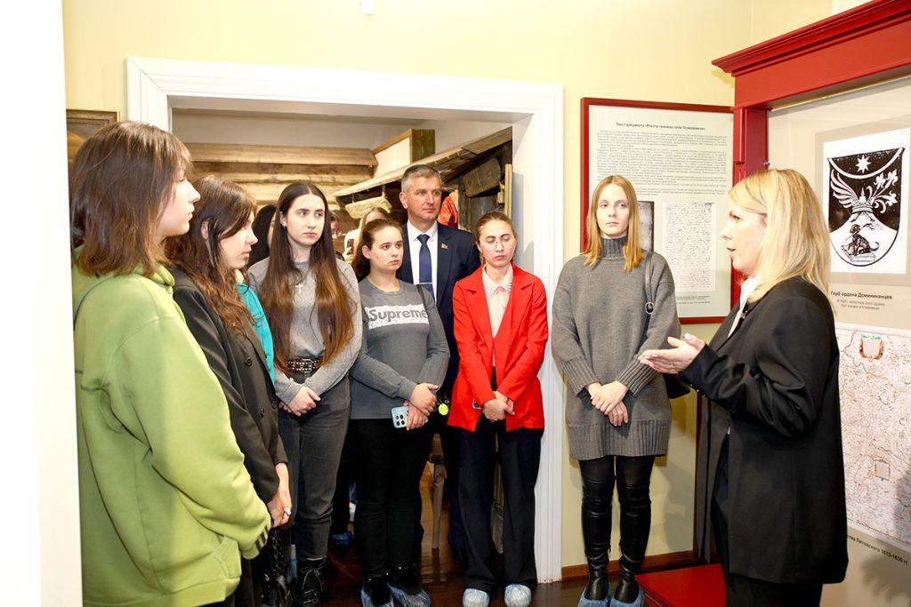 Глава района Виктор Пугач встретился с молодыми специалистами Климовщины