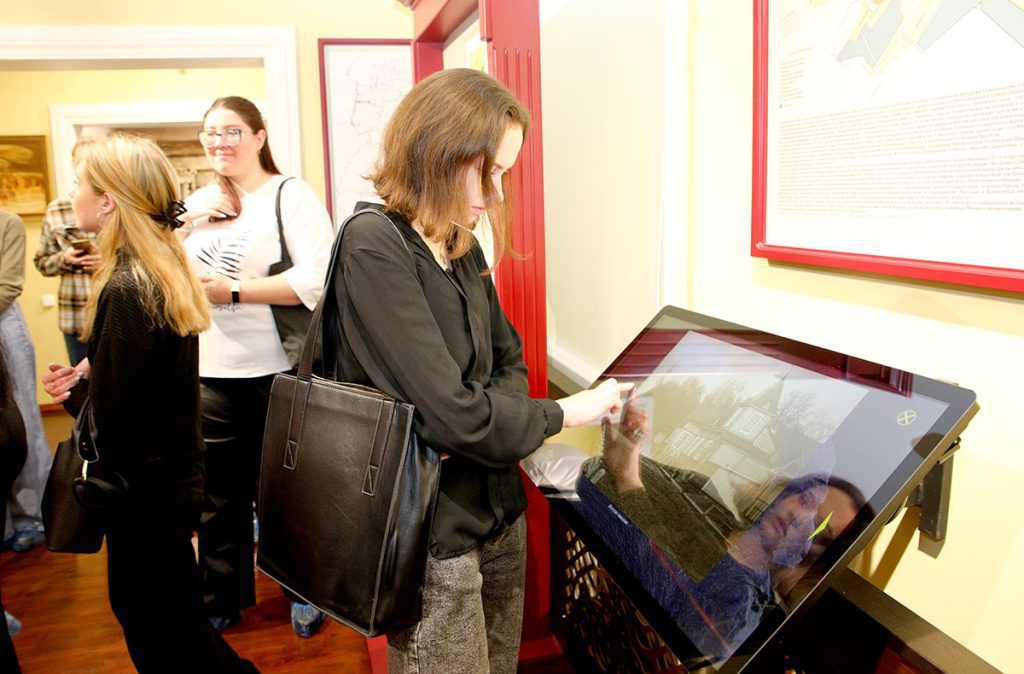 Глава района Виктор Пугач встретился с молодыми специалистами Климовщины