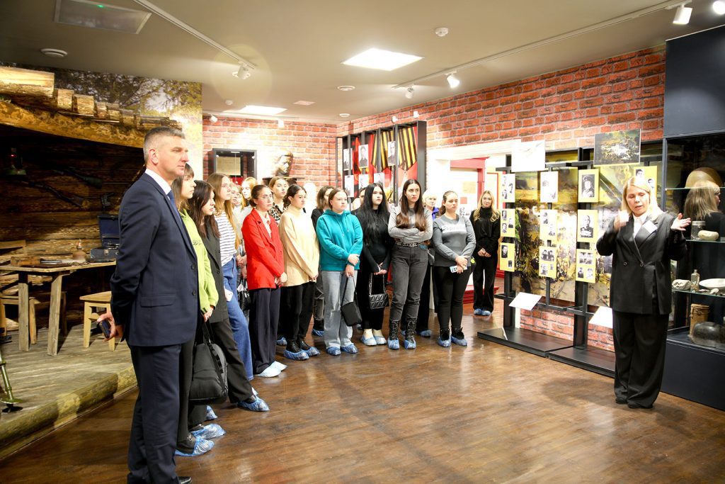 Глава района Виктор Пугач встретился с молодыми специалистами Климовщины