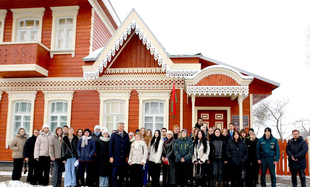 Глава района Виктор Пугач встретился с молодыми специалистами Климовщины