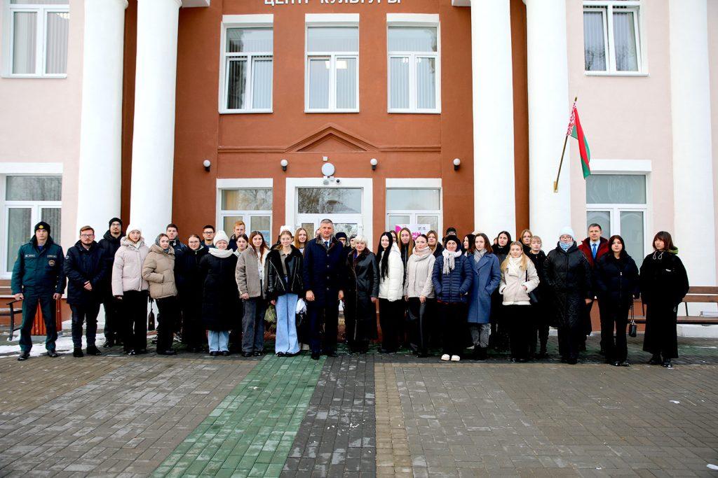 Глава района Виктор Пугач встретился с молодыми специалистами Климовщины