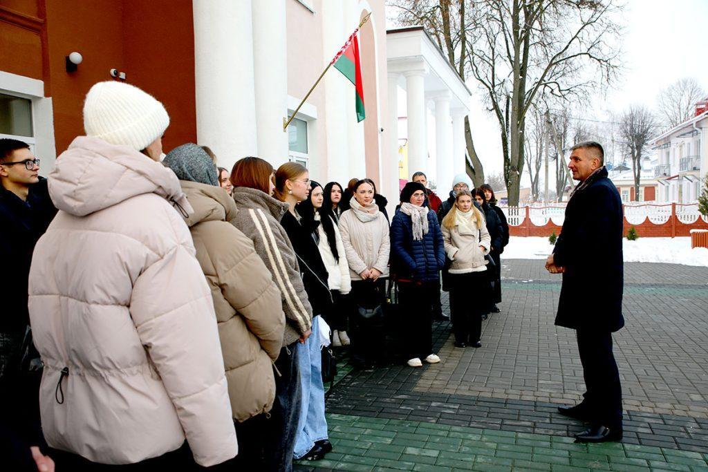 Глава района Виктор Пугач встретился с молодыми специалистами Климовщины