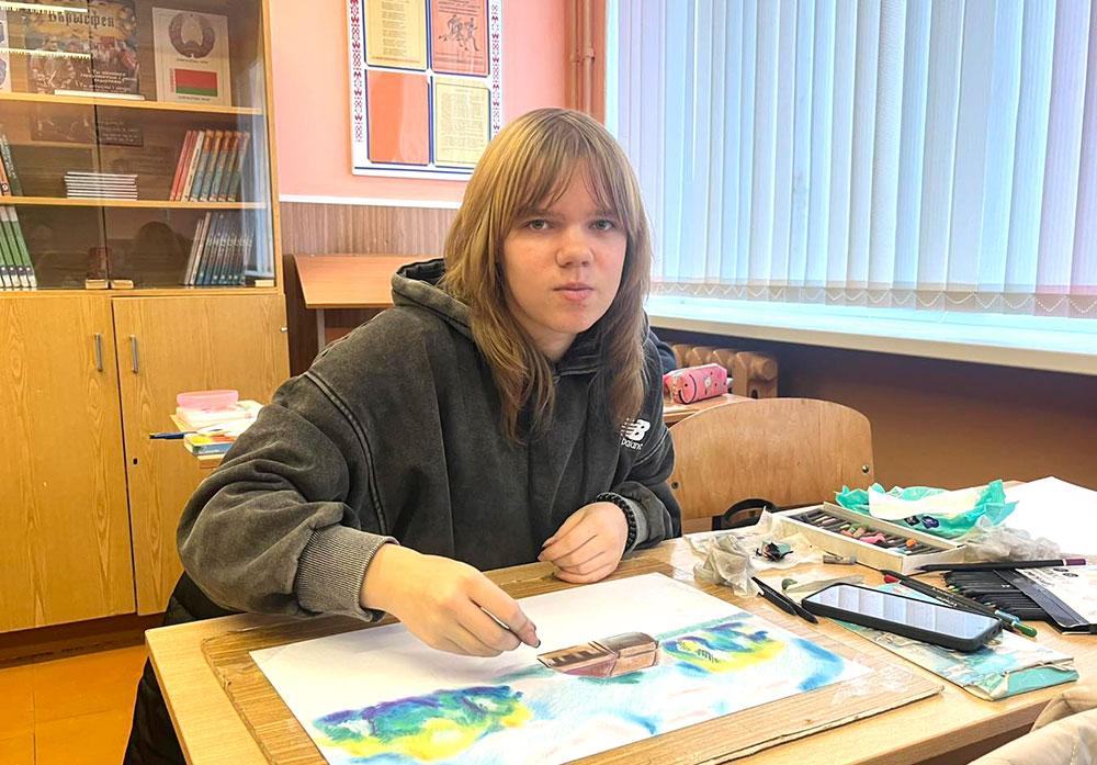 Пленэр-конкурс «Как прекрасен этот мир» собрал 50 юных художников из Беларуси, Узбекистана и Азербайджана на «Золотой пчелке»
