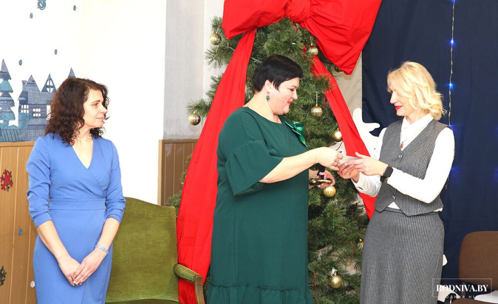 Руководство Климовичского района поздравило ребят с наступающим новогодним праздником