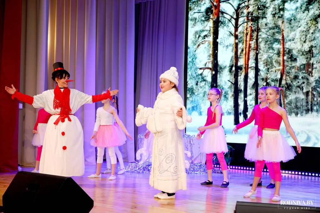 Руководство Климовичского района поздравило ребят с наступающим новогодним праздником