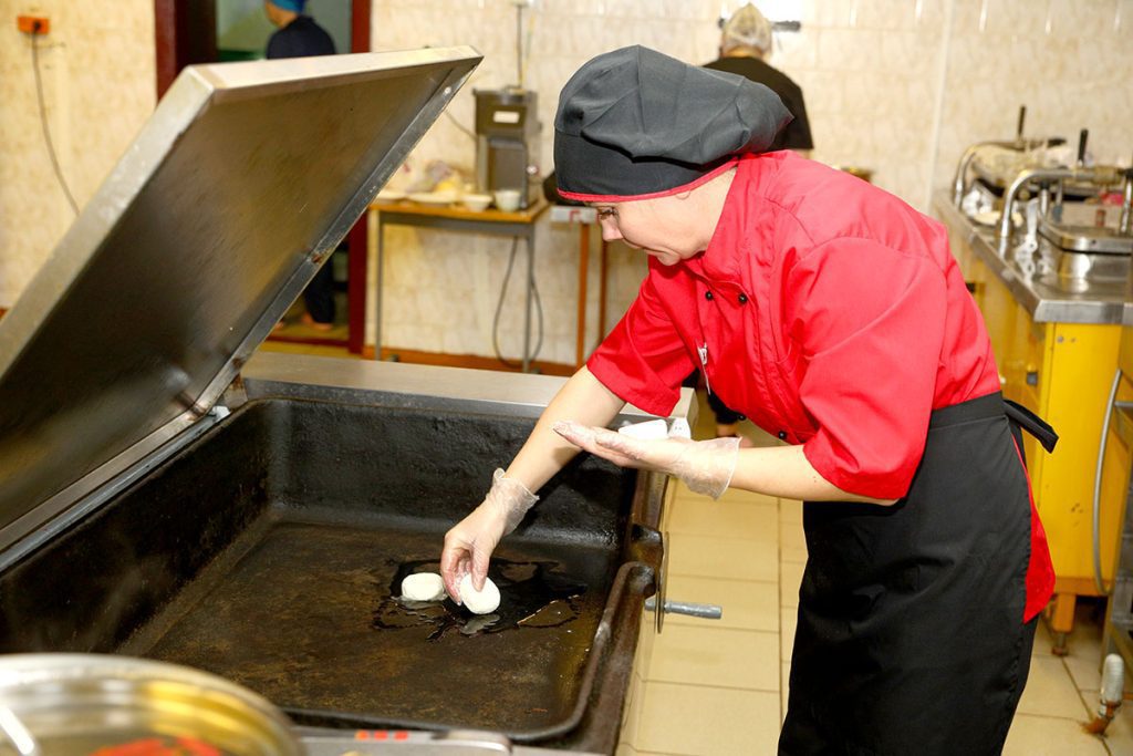 В средней школе № 3 Климовичей соревновались повара