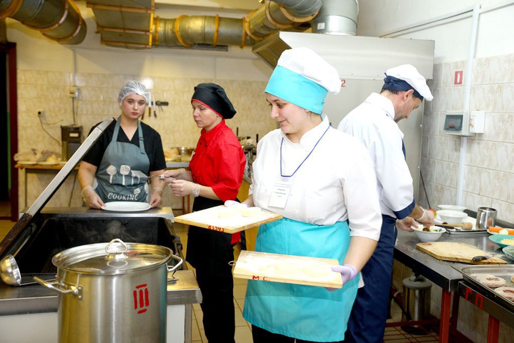 В средней школе № 3 Климовичей соревновались повара