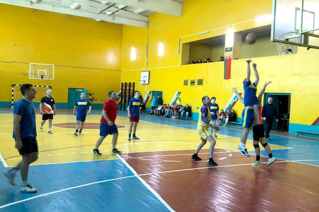 В Климовичах провели рождественский турнир по баскетболу