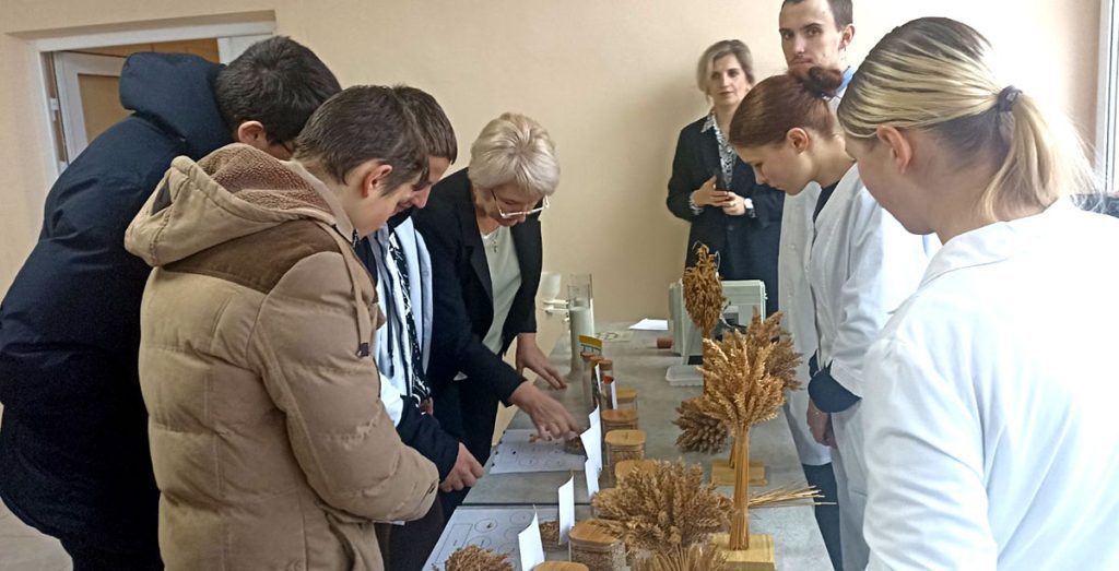 Ярмарку целевой подготовки провели в Климовичском аграрном колледже