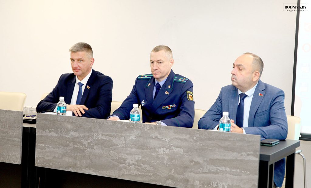 Председатель райисполкома Виктор Пугач встретился с тружениками ОАО «Климовичский ЛВЗ»