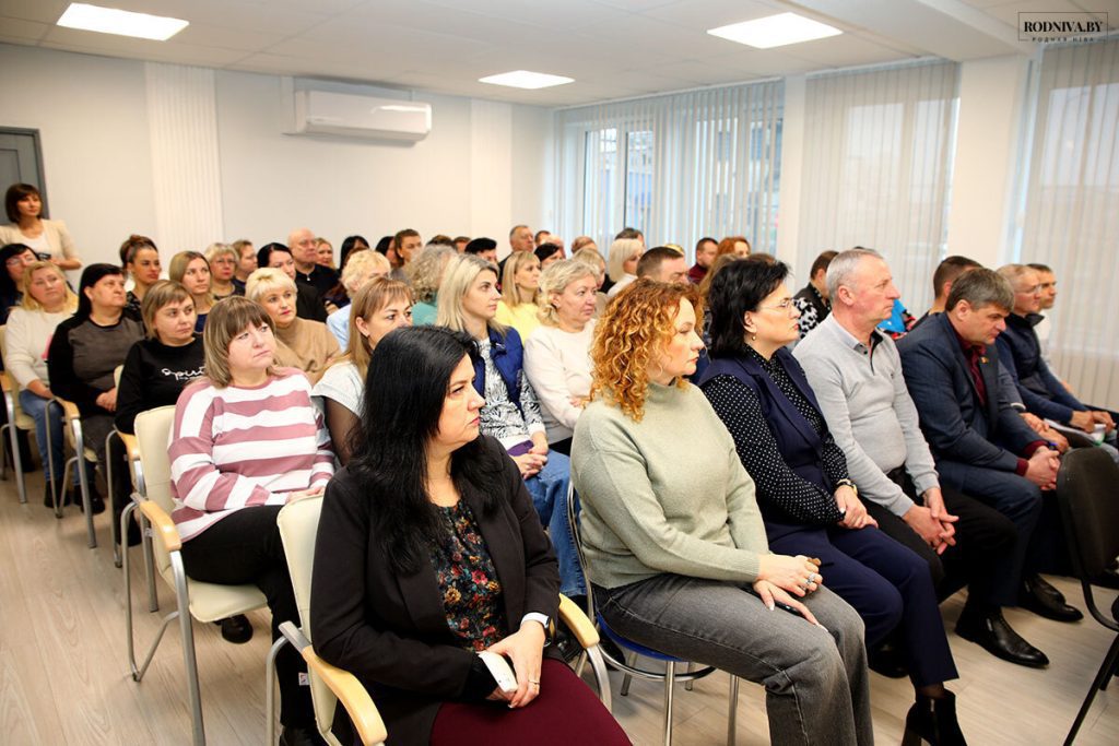 Председатель райисполкома Виктор Пугач встретился с тружениками ОАО «Климовичский ЛВЗ»
