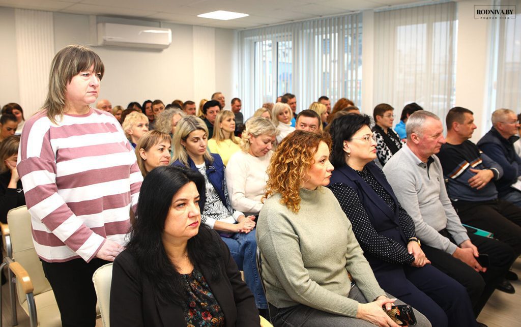 Председатель райисполкома Виктор Пугач встретился с тружениками ОАО «Климовичский ЛВЗ»