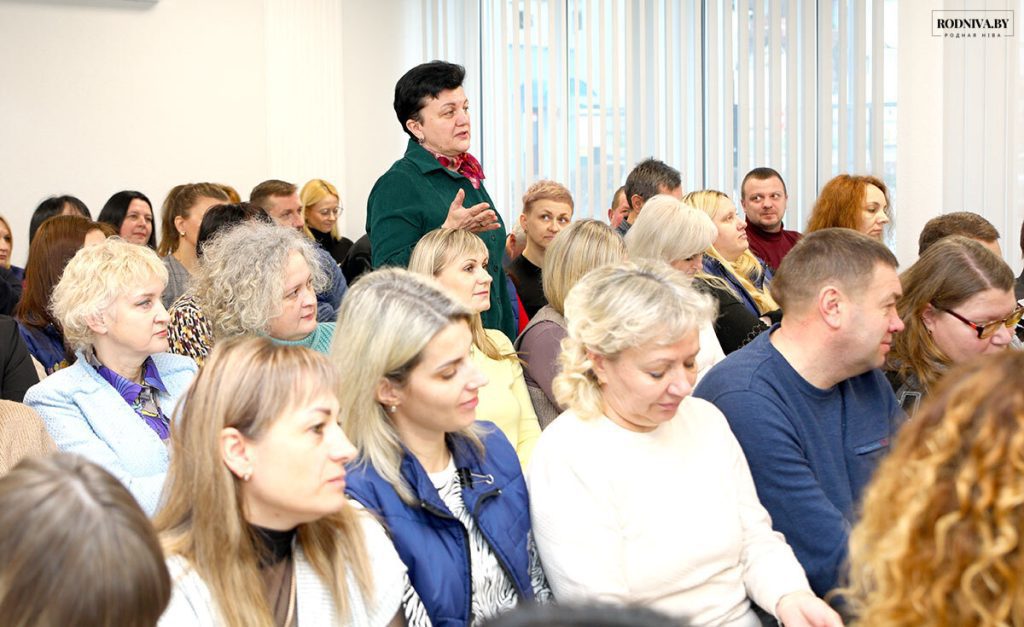 Председатель райисполкома Виктор Пугач встретился с тружениками ОАО «Климовичский ЛВЗ»