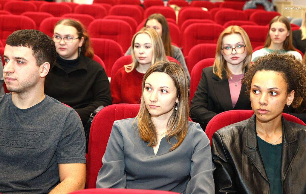Председатель Климовичского райисполкома Виктор Пугач встретился с молодежью района