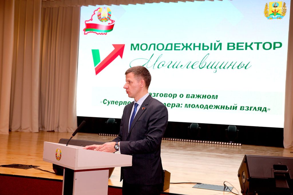 Председатель Климовичского райисполкома Виктор Пугач встретился с молодежью района