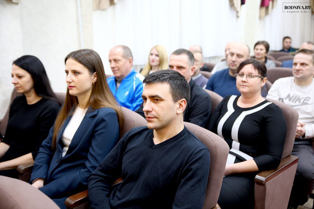 Председатель Климовичского райисполкома Виктор Пугач наградил лучших спортсменов района