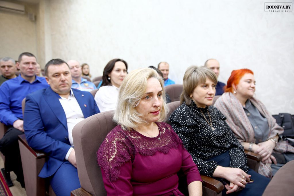 Председатель Климовичского райисполкома Виктор Пугач наградил лучших спортсменов района