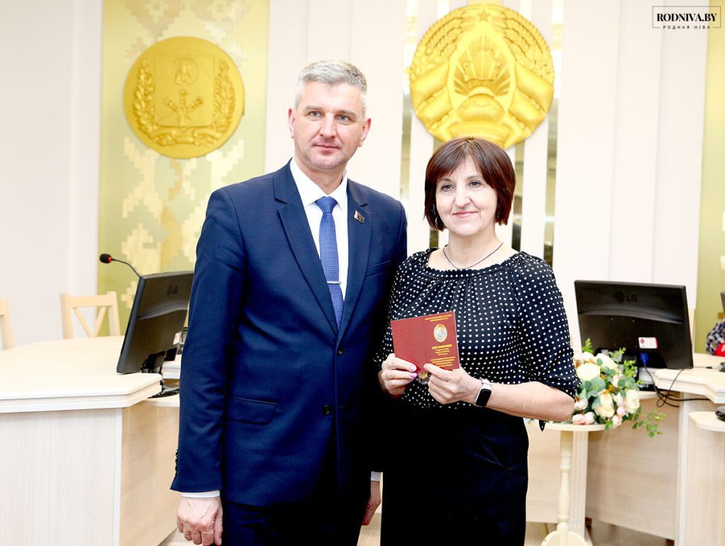 Председатель Климовичского райисполкома Виктор Пугач наградил лучших спортсменов района