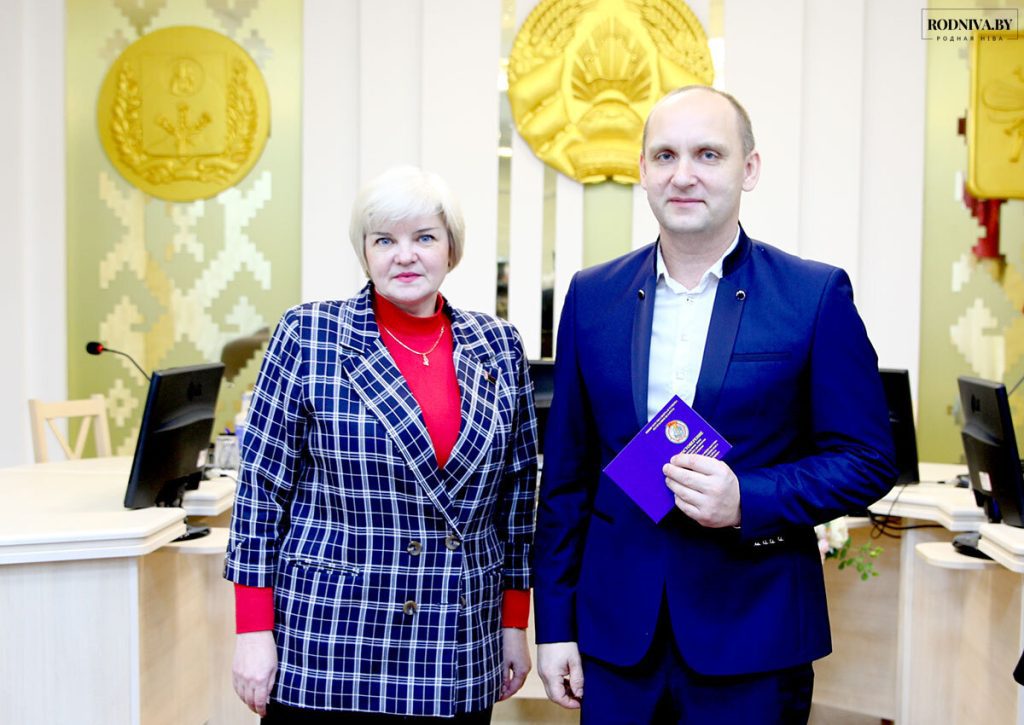 Председатель Климовичского райисполкома Виктор Пугач наградил лучших спортсменов района