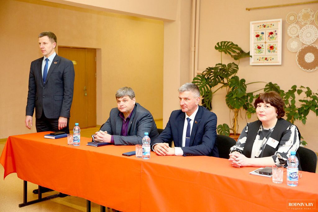 Глава Климовичского района Виктор Пугач встретился с педагогами районной гимназии